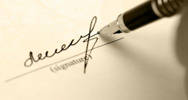 Фрлете поглед на потписот на вашиот директор. Ако е голем-бегајте!