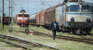 Парализиран железничкиот сообраќај-машинскиот персонал нема земено плата од половината на април