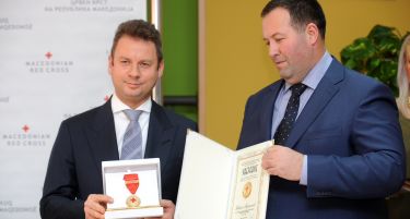 Генералниот директор на „Алкалоид“ – го доби престижниот „Златен медал“ од Црвениот крст