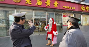 Кинезите лудуваат по Божиќ