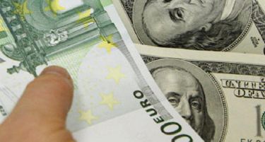 Пад на еврото во однос на доларот