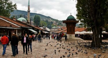 Босанците тонат во долгови