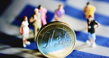 Помали плати за државните службеници во Грција