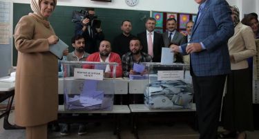 ИЗБОРИ ВО ТУРЦИЈА: Води Ердоган!