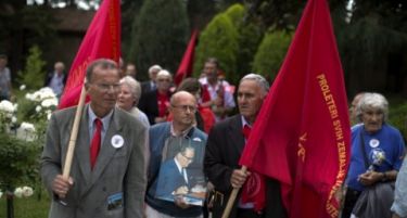 (ВИДЕО) Стотици на одбележувањето на некогашниот Ден на младоста во Белград