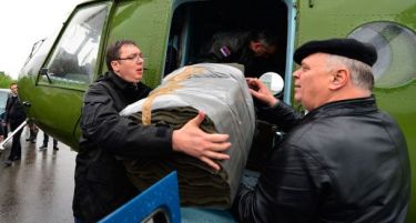 (ФОТО) Погледнете како Вучиќ им помогна на загрозените граѓани