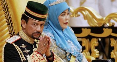 БРУНЕИ: За поданиците – шеријатски закон, за султанот – уживање