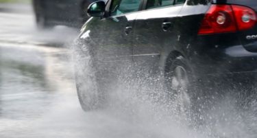 Влажни коловози и одрони во клисурите – внимавајте ако патувате