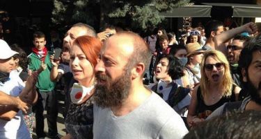 Истанбул го тресат протести