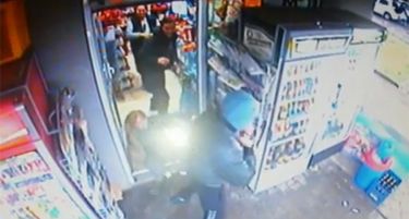 (ВИДЕО) НИ ПИШТОЛ НЕ ГИ ИСПЛАШИ: Храбри жени во Нови Сад сами се пресметаа со разбојник