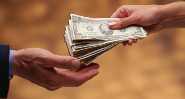 Само 38% од фирмите во Европа даваат плата на време