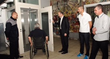 (ФОТО) Нова лифтовска платформа за лица со посебни потреби во МКЦ