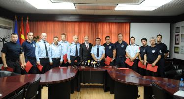 Благодарници за пожарникарите кои учествуваа во спасувањето од поплавите во Србија и БиХ