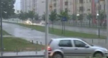 (ВИДЕО) Хаос во Бања Лука: Силно невреме, улиците поплавени за неколку минути!