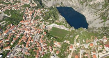 (ФОТО) Ова се најчудните места на кои се игра фудбал!