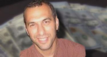 Ова е човекот што дели пари низ Сан Франциско