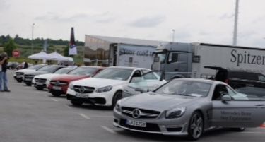 (ФОТО) Ѕвездите од Mercedes-Benz за 20 годишниот јубилеј во Македонија