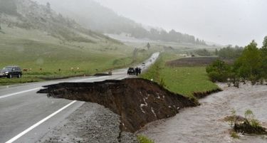 (ФОТО-ВИДЕО) Поплави во Сибир! Илјадници евакуирани, шест мртви