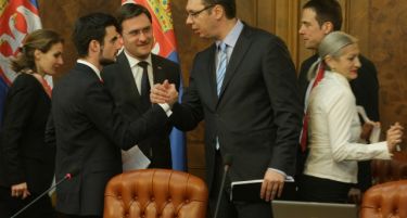 Поднесе оставка министерот што бараше Србија силно „да го стегне ременот“