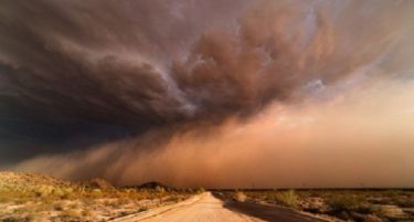 (ВИДЕО) Огромна песочна олуја го „проголта“ главниот град на Аризона