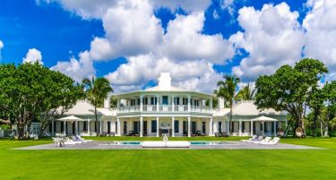 (ФОТО) Ѕирнете во куќата на Селин Дион во Флорида