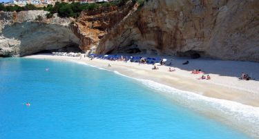 Грција издава 110 плажи под концесија