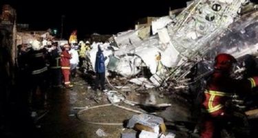 (ВИДЕО) Нова трагедија: Во пад на авион во Тајван загинаа 51 лице