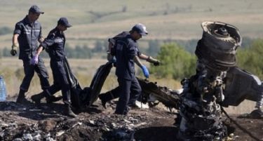 Холандски експерти денеска треба да стигнат на местото каде падна авионот MH17