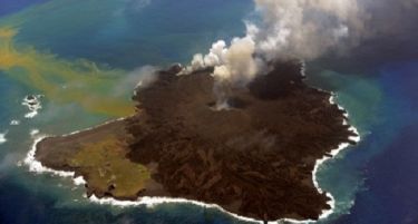 (ВИДЕО) Островот кој се појави на југот од Токио се`уште расте!