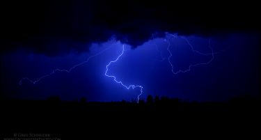 НЕВРЕМЕ: Гром повреди четири лица во битолско, градот ги уништи ресенските јаболка!