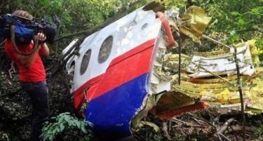 Неочекуван пронајдок: Пронајден дел од трупот на авионот „Малезија Ерлајнс“ и уште тела на жртви