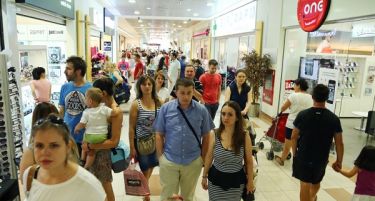 (ФОТО) Гараж Сејл го преполни Рамстор Мол