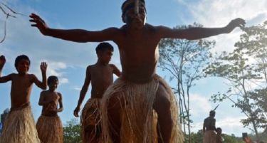 Со танц го слават животот