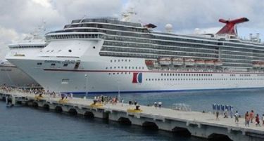 Помалку крузери во хрватските пристаништа