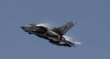 Хаос на небото над Италија: Се судрија два борбени авиони