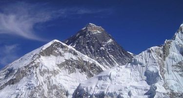 Телата на околу 100 алпинисти се откриени во Непал