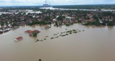 ПОЛИТИКА И ВО ХУМАНОСТА: Пет држави донирале пари за поплавите во БиХ, но не и за Србија