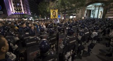 (ВИДЕО) Белград од утрово под опсада – геј парада ќе има, есктремната десница најавува контра-протест