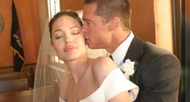 (ФОТО) Првите фотографии и детали од венчавката на Пит и Џоли!