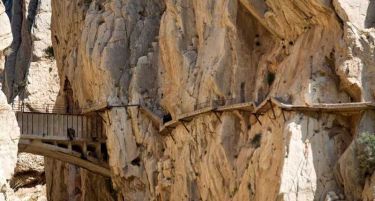 (ВИДЕО) „Најопасната патека на светот“ повторно се отвора за туристите
