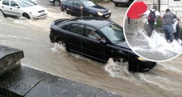 (ВИДЕО-ФОТО) Дождот ги поплави Дубровничките улици