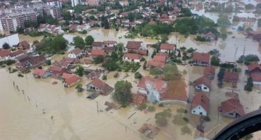 СРБИТЕ ПРАШУВААТ: Каде се парите за обнова и поплавените?