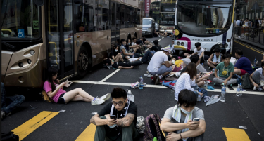 (ВИДЕО) Жестоки протести во Хонг Конг – страда берзата!