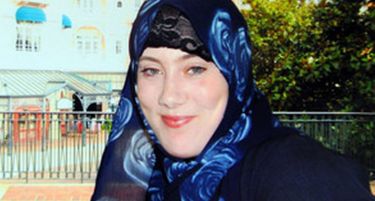 БЕЛА ВДОВИЦА: На 30 години оваа Британка е најбараната терористка на светот!