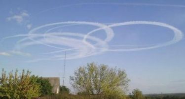 (ФОТО) Мистериозни кругови се појавија над небото во Доњецк