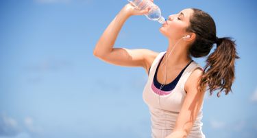 (ФОТО) Проверете колку вода треба да пиете според тежината на вашето тело!