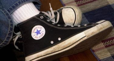 Конверс тужи 31 фирма заради популарните „старки“