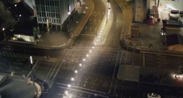 (ВИДЕО) Ѕид повторно го дели Берлин на источен и западен, ама овојпат – СВЕТЛЕЧКИ!