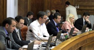 Српската Влада штеди, ама не од државниот буџет!