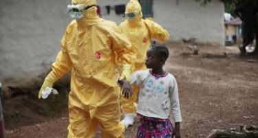 ЕБОЛА: Како се шири вирусот, а како не?